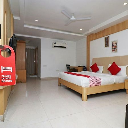 Oyo 5843 Hotel Yash Inn Mirzāpur Kültér fotó