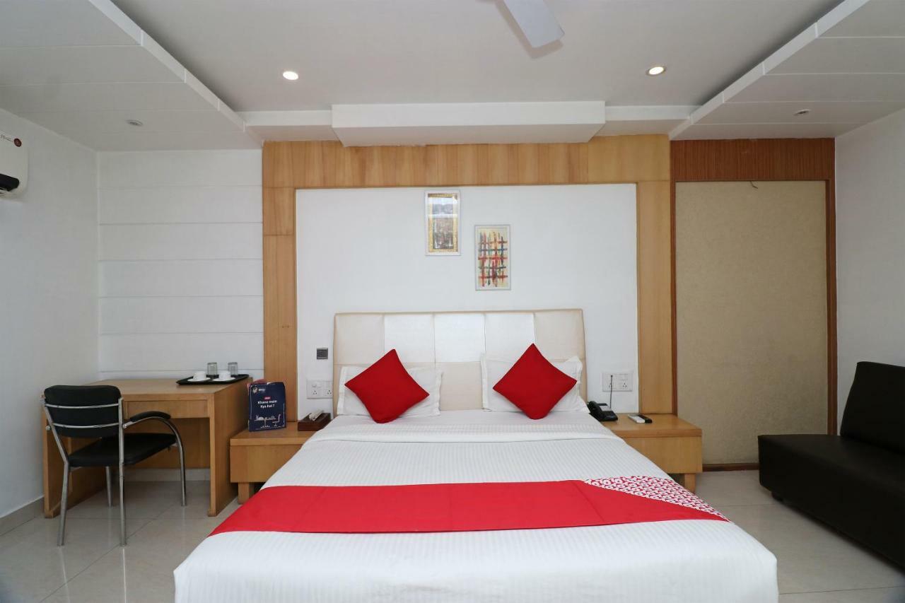 Oyo 5843 Hotel Yash Inn Mirzāpur Kültér fotó