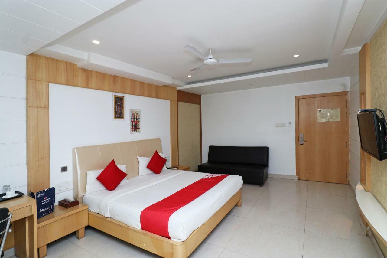 Oyo 5843 Hotel Yash Inn Mirzāpur Kültér fotó