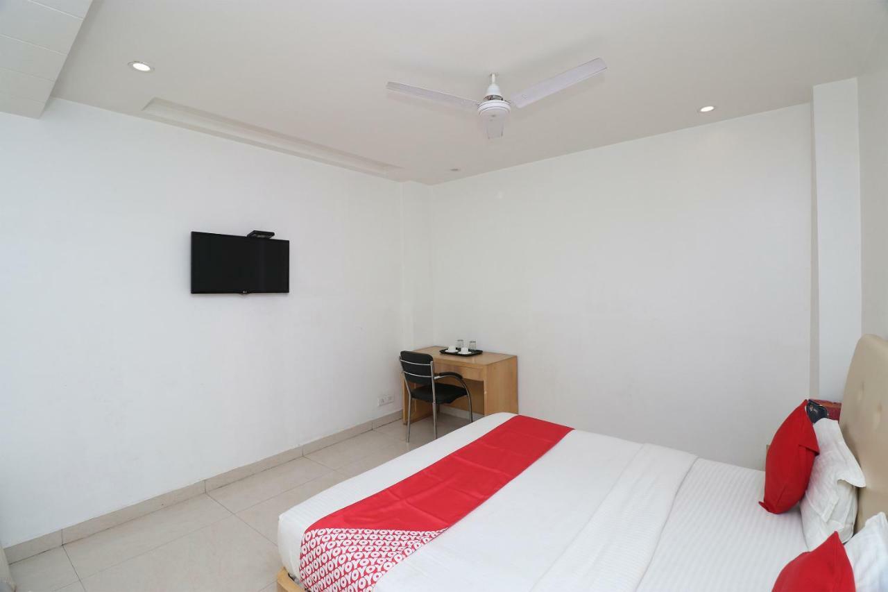 Oyo 5843 Hotel Yash Inn Mirzāpur Kültér fotó