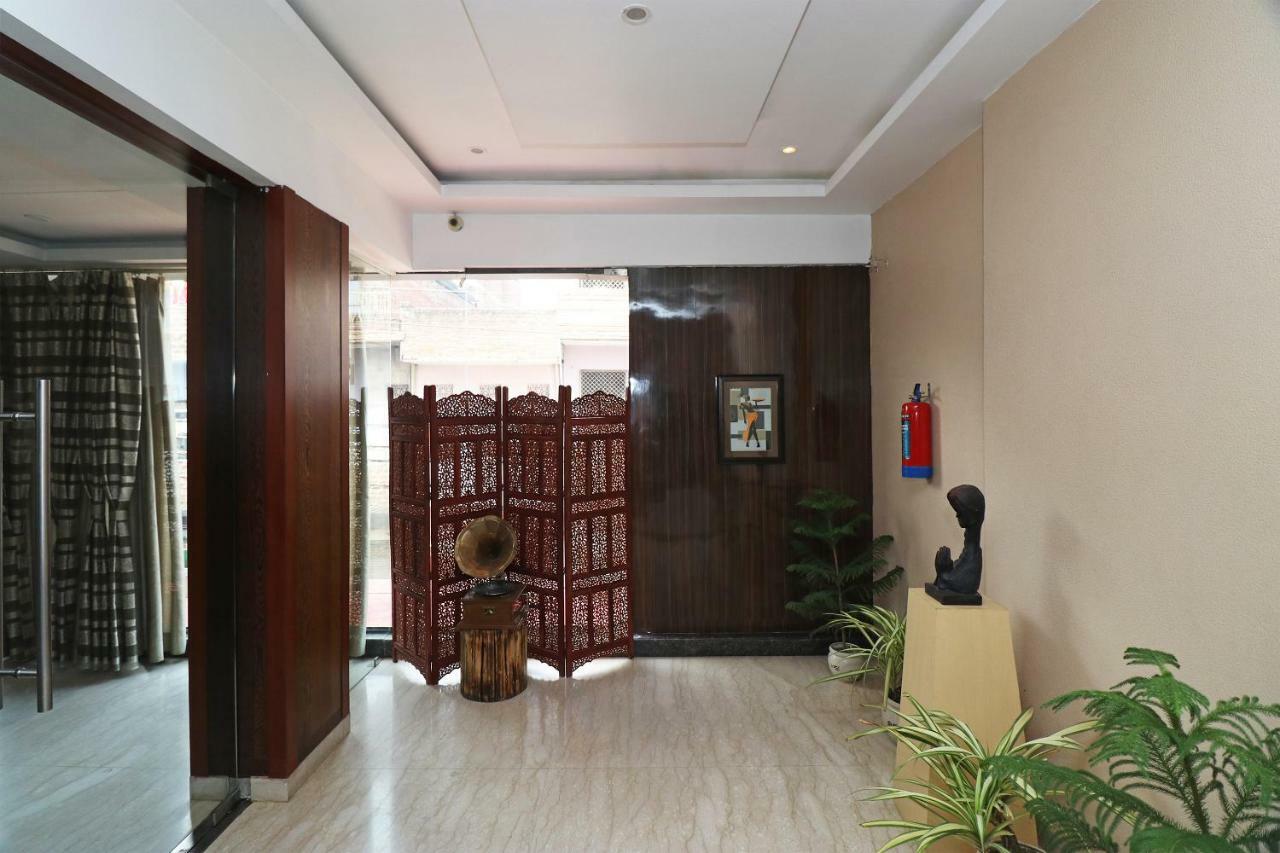 Oyo 5843 Hotel Yash Inn Mirzāpur Kültér fotó