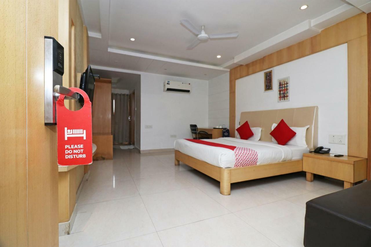 Oyo 5843 Hotel Yash Inn Mirzāpur Kültér fotó