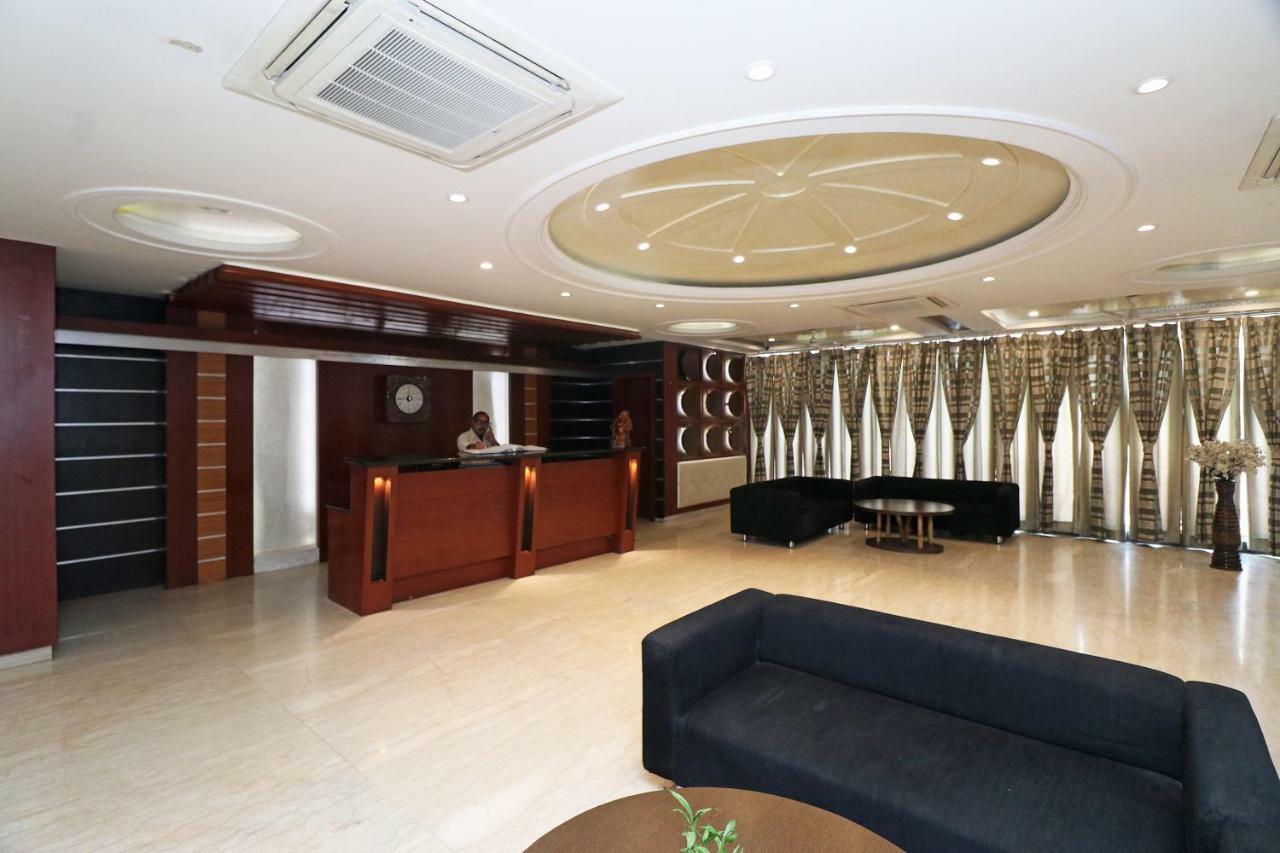 Oyo 5843 Hotel Yash Inn Mirzāpur Kültér fotó
