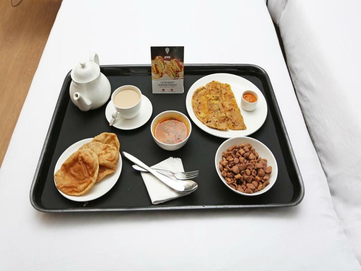 Oyo 5843 Hotel Yash Inn Mirzāpur Kültér fotó