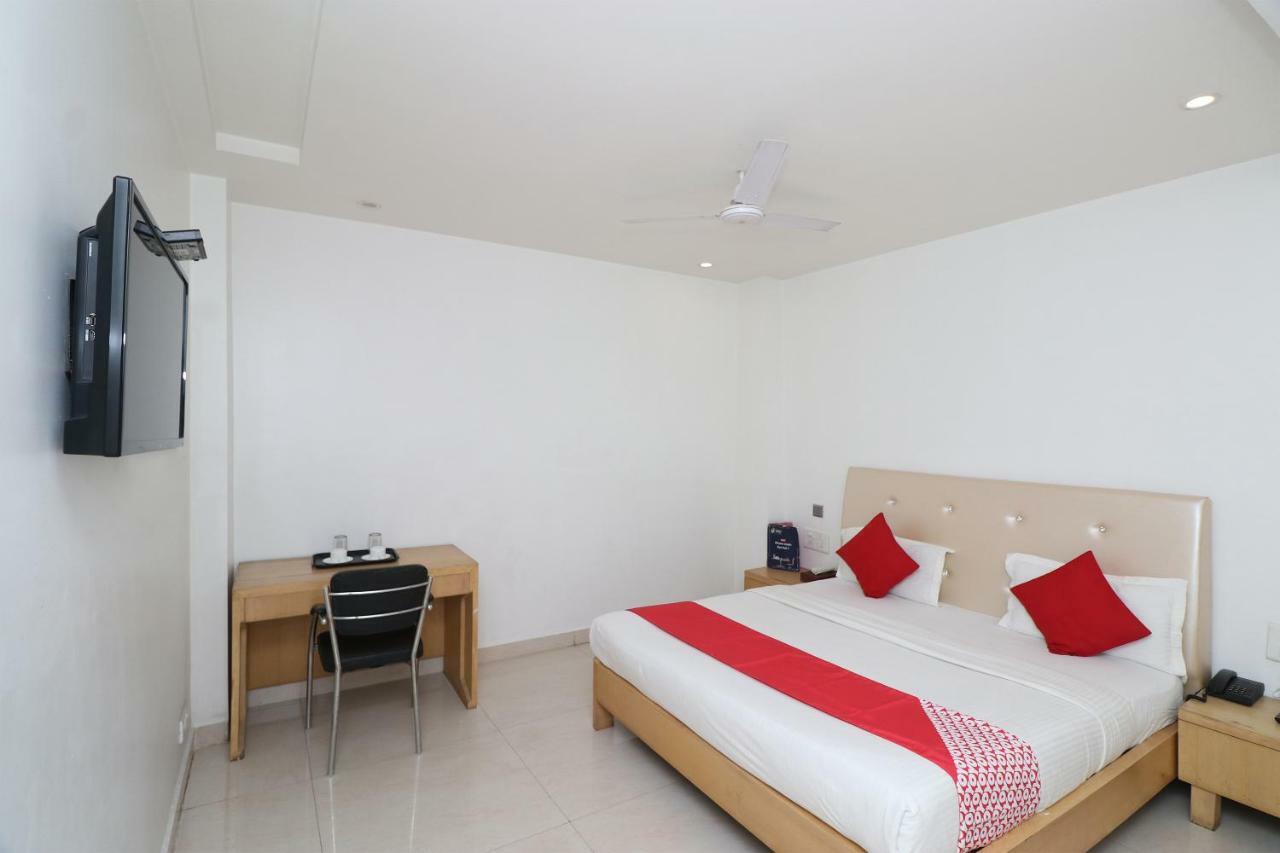 Oyo 5843 Hotel Yash Inn Mirzāpur Kültér fotó