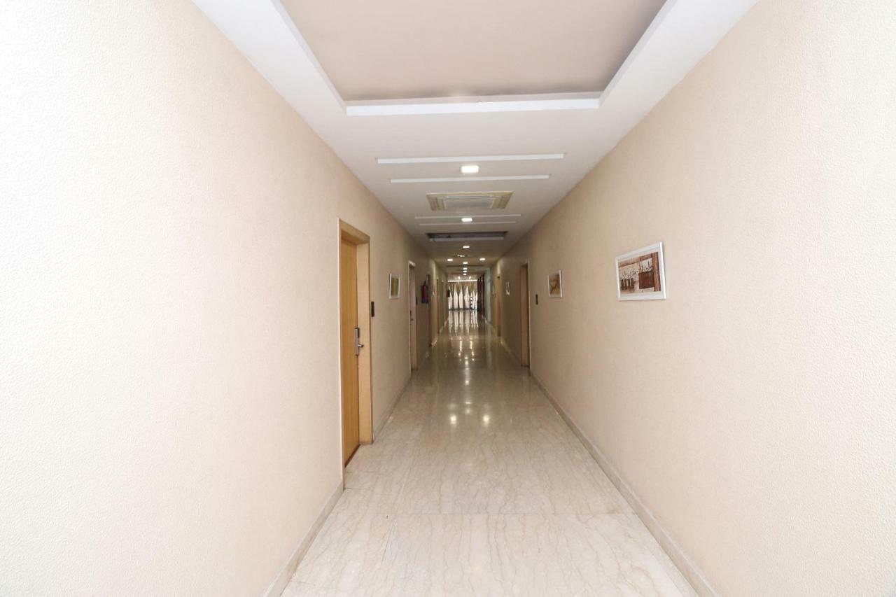 Oyo 5843 Hotel Yash Inn Mirzāpur Kültér fotó