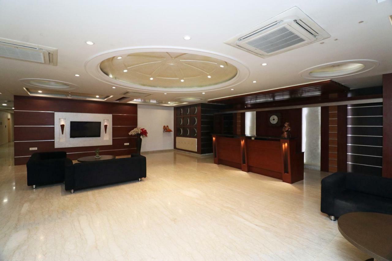 Oyo 5843 Hotel Yash Inn Mirzāpur Kültér fotó