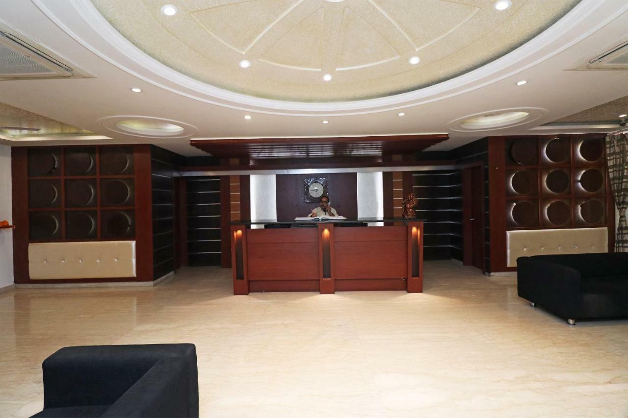 Oyo 5843 Hotel Yash Inn Mirzāpur Kültér fotó