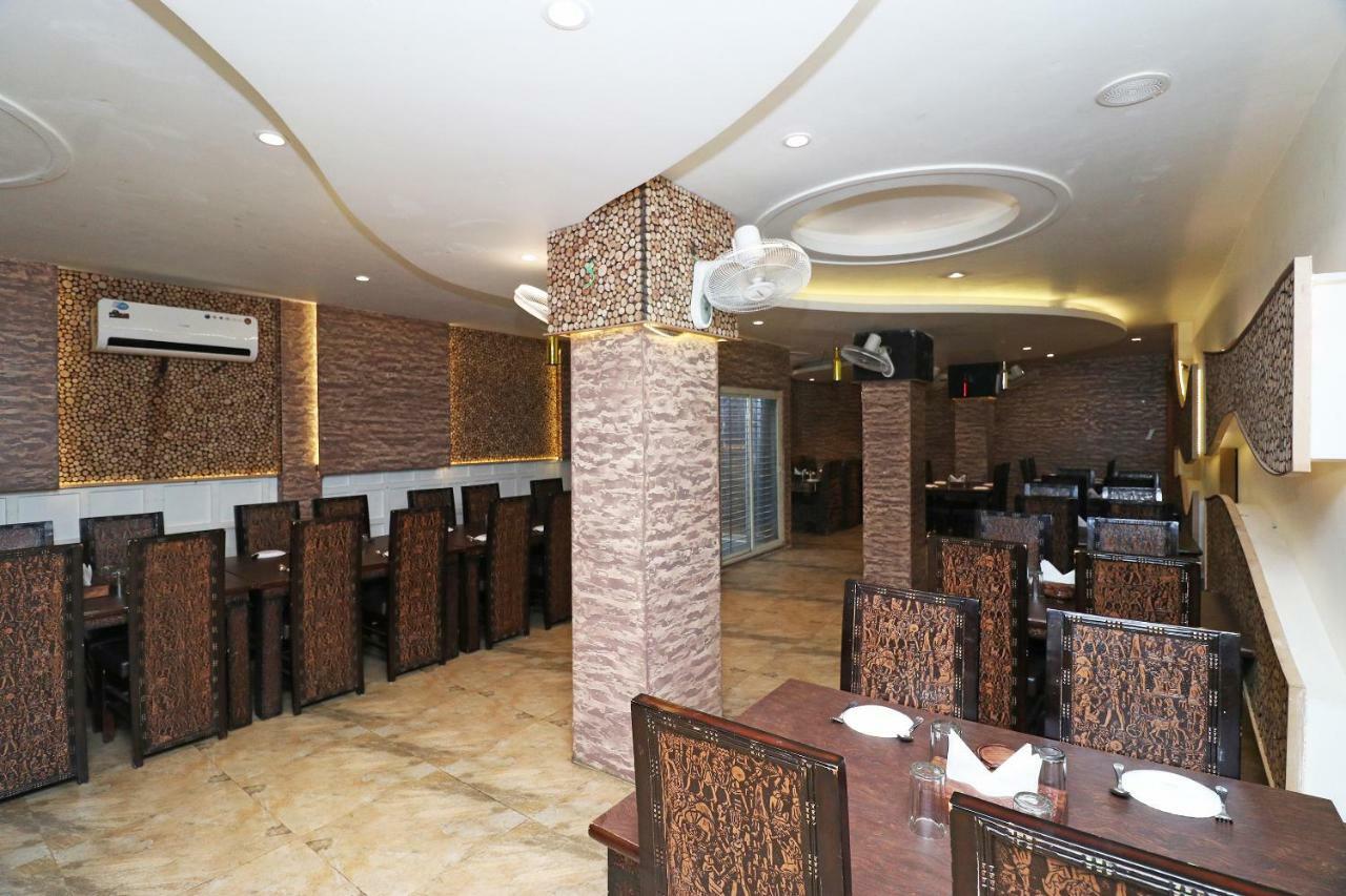 Oyo 5843 Hotel Yash Inn Mirzāpur Kültér fotó
